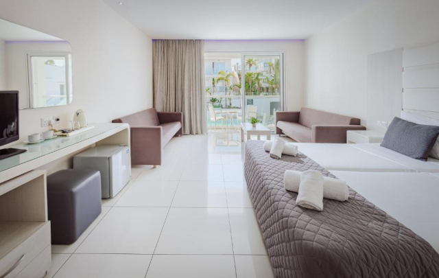 ULTRA LAST MINUTE AYIA NAPA TASIA OASIS 4**** DEMIPENSIUNE ZBOR DIRECT DIN OTOPENI CU TAXE INCLUSE