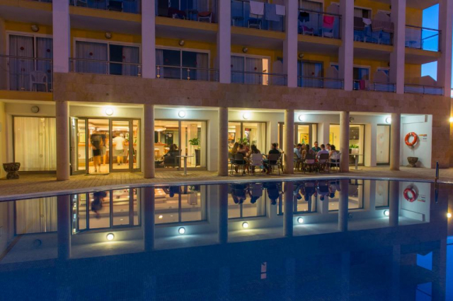 ULTRA LAST MINUTE PALMA DE MALLORCA 3*** BELLA MAR ZBOR DIN OTOPENI CU TAXE INCLUSE
