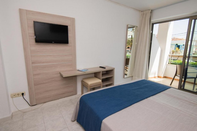 ULTRA LAST MINUTE PALMA DE MALLORCA 3*** BELLA MAR ZBOR DIN OTOPENI CU TAXE INCLUSE