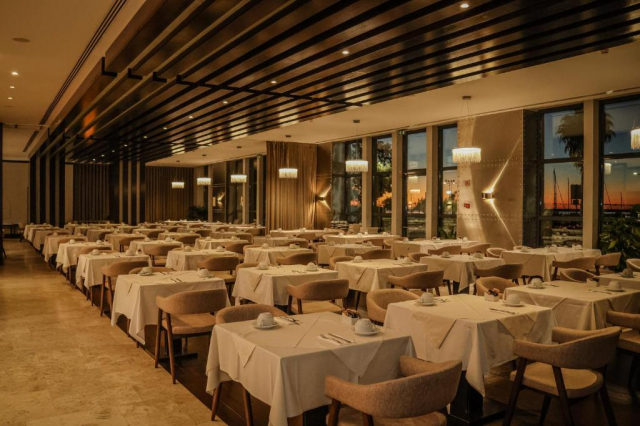 ULTRA LAST MINUTE DELUXE  PORTUGALIA 5*****DEMIPENSIUNE REAL MARINA ZBOR DIN OTOPENI/ CU TAXE INCLUSE