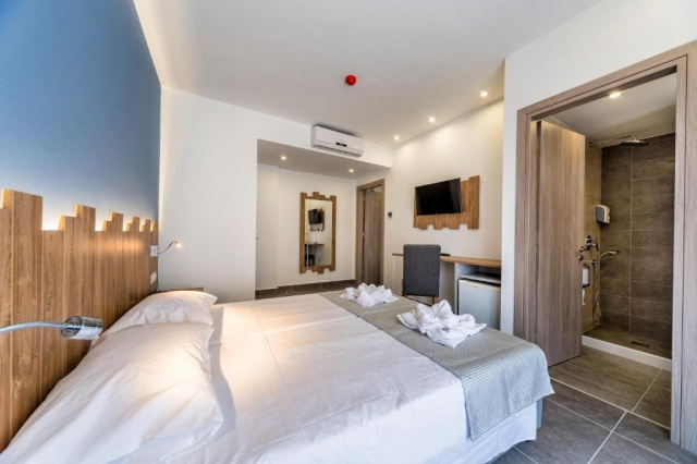 CRETA  448 EURO/PERSOANA PLECARE 06.06  DIN BUCURESTI, AVION INCLUS- POLLIS HOTEL