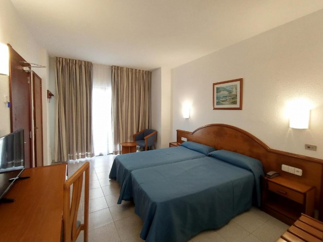 ULTRA LAST MINUTE PLAJA MALLORCA 3*** MARINA PLAYA ZBOR OTOPENI CU TAXE INCLUSE