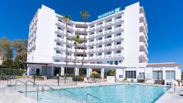 ULTRA LAST MINUTE MALAGA 7 NOPTI CAZARE DEMIPENSIUNE COSTA SERENA  ZBOR DIN OTOPENI CU TAXE INCLUSE