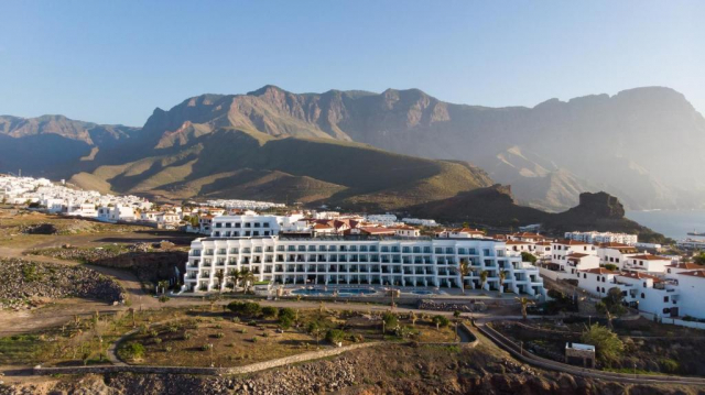 ULTRA LAST MINUTE INSULELE CANARE OCCIDENTAL ROCA  4**** DEMIPENSIUNE ZBOR DIRECT DIN OTOPENI CU TAXE INCLUSE