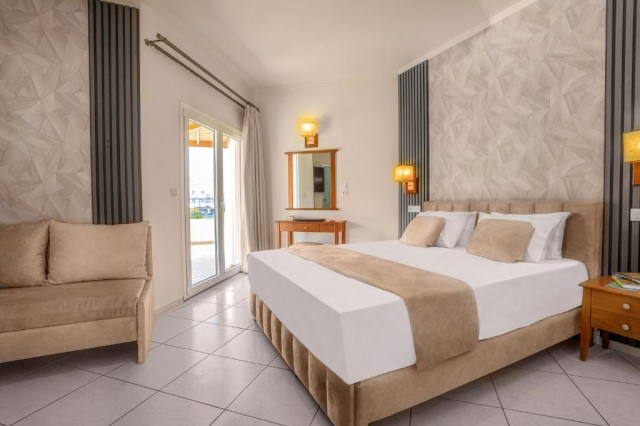 ULTIMELE LOCURI CRETA HERAKLION, AVION DIN SIBIU, LA HOTEL PHILOXENIA 3*, LA TARIFUL DE 545 EURO/PERS, MIC DEJUN!