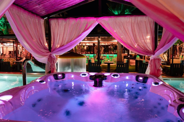 ULTIMELE LOCURI CRETA HERAKLION, AVION DIN TIMISOARA, LA HOTEL PHILOXENIA 3*, LA TARIFUL DE 540 EURO/PERS, MIC DEJUN!