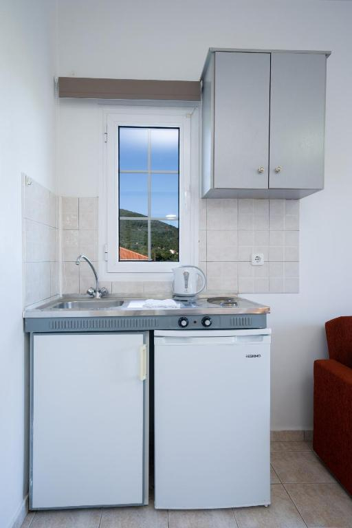 ULTIMELE LOCURI KEFALONIA, AVION DIN BUCURESTI, LA DIMITRIS STUDIOS 3*, LA TARIFUL DE 440 EURO/PERSOANA!