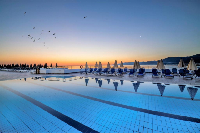 Sejur in Creta: 600 euro cazare 7 nopti cu All inclusive+ transport avion+ toate taxele