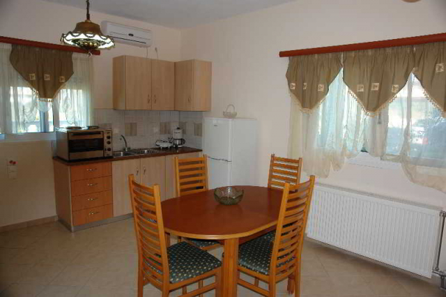 CORFU PLECARE IN 11 IUNIE 7 NOPTI VILLA NEFELI 3*   PRET 298 EURO FARA MASA