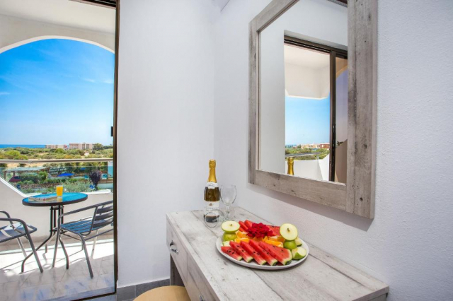 Sejur in Rhodos: 515 euro cazare 7 nopti cu All inclusive+ transport avion+ toate taxele