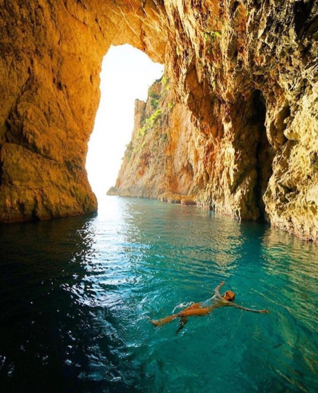 ZAKYNTHOS - Laganas: 7 nopti cazare 4* cu mic dejun + bilet avion Bucuresti + taxe aeroport + transfer = 529 euro/pers