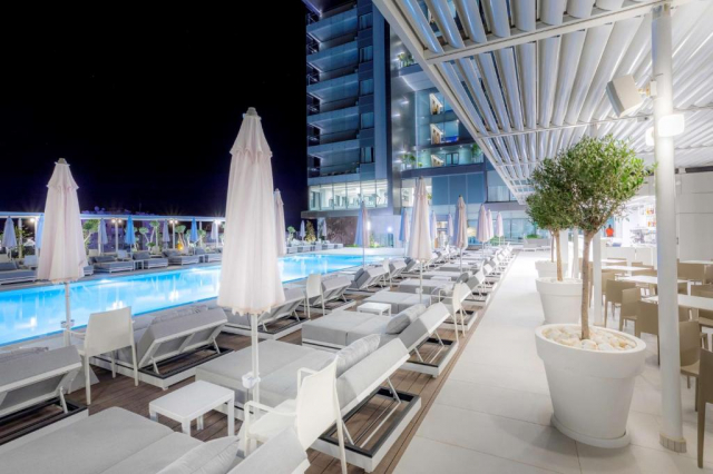 ULTIMELE LOCURI PLAJA CIPRU 5***** RADISSON HOTEL ZBOR DIRECT DIN OTOPENI CU TAXE INCLUSE