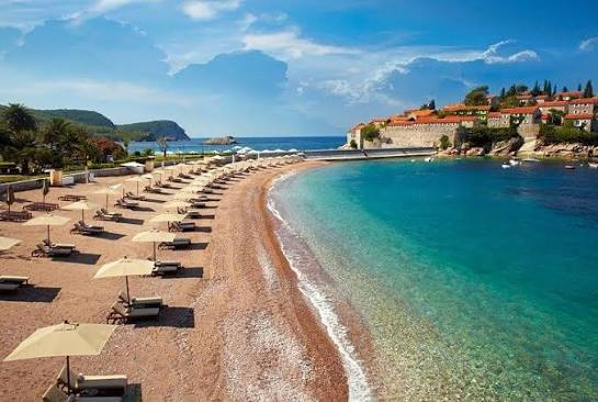 Vacanta de vara la plaja in Muntenegru la doar 690 euro,avion din Bucuresti!  CARINE HOTEL PARK 4*all inclusive