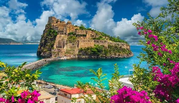 Vacanta de vara la plaja in Ischia la doar 569 euro,avion din Bucuresti!!!Galidon 4*