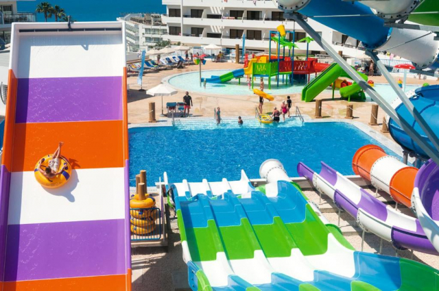 Sejur in Ayia Napa /Cipru:775 euro cazare 7 nopti cu All inclusive+ transport avion+ toate taxele 