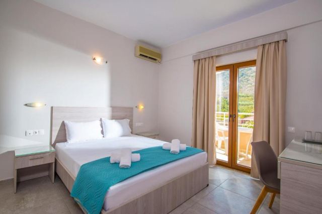 ULTIMELE LOCURI CRETA HERAKLION, AVION DIN BUCURESTI, LA HOTEL NIKO ELEN STALIS 3*, LA TARIFUL DE 589 EURO/PERS, DEMIPENSIUNE!