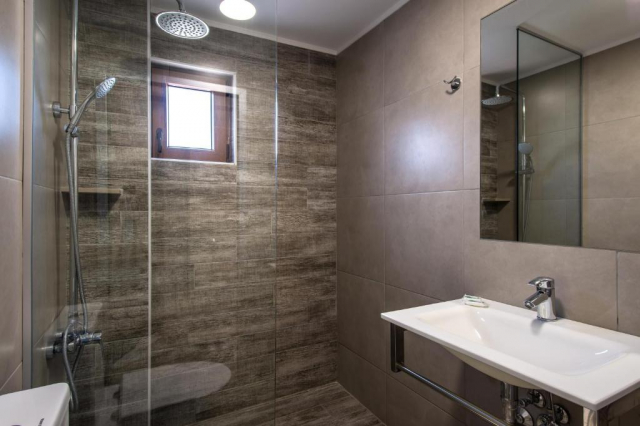 ULTIMELE LOCURI CRETA HERAKLION, AVION DIN BUCURESTI, LA HOTEL NIKO ELEN STALIS 3*, LA TARIFUL DE 589 EURO/PERS, DEMIPENSIUNE!
