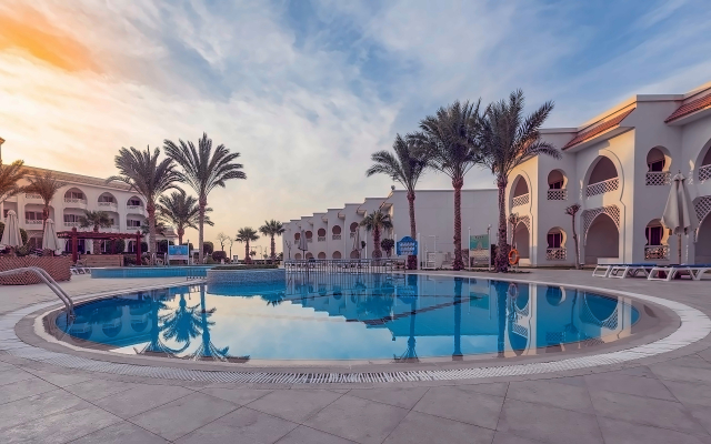 HURGHADA  620  euro/persoana  plecare 16.07  din  Bucuresti ,avion inclus -Old Palace Resort Sahl Hasheesh