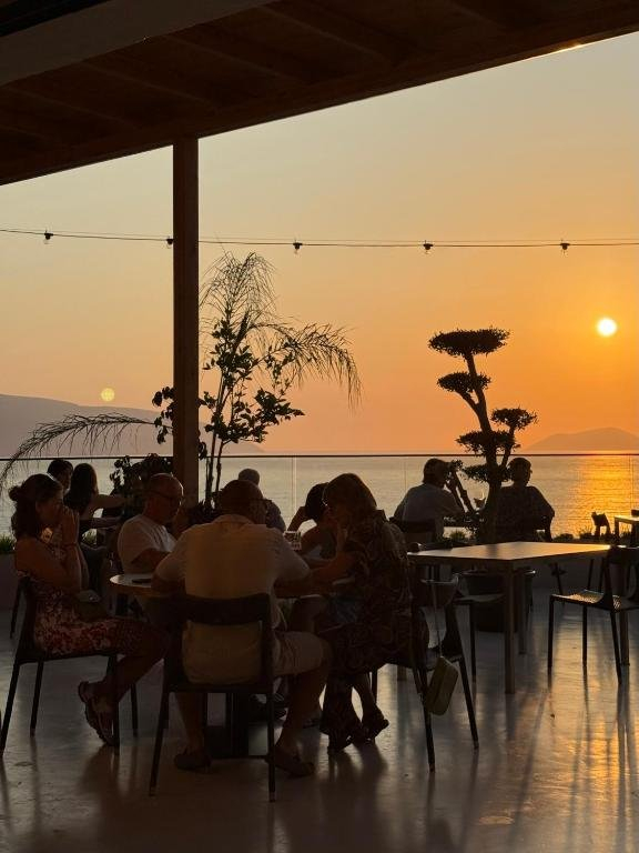 01.07 Last minute Albania pachet 7 nopti cu zbor direct din Bucuresti si Cluj,  455 € , taxe incluse