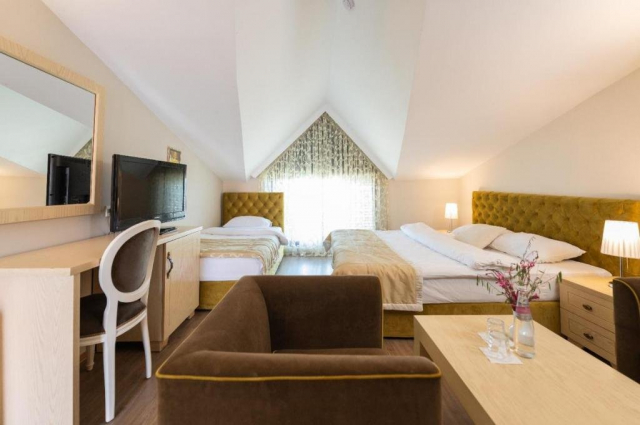 01.07 Last minute Albania pachet 7 nopti cu zbor direct din Bucuresti si Cluj, 378 € , taxe incluse