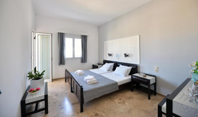 ULTIMELE LOCURI CRETA HERAKLION, AVION DIN TG-MURES, LA HOTEL ANNA APARTMENTS 3*, LA TARIFUL DE 550 EURO/PERS, MIC DEJUN!