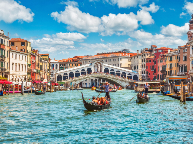 CITY BREAK IN VENETIA + EXCURSIE DE O ZI IN MUNTII DOLOMITI (CC)