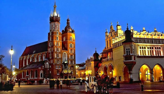ULTIMELE LOCURI POLONIA, AVION DIN BUCURESTI, LA HOTEL DE 3*, LA TARIFUL DE 599 EURO/PERSOANA, DEMIPENSIUNE!