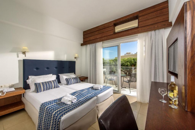 Sejur in Creta: 750 euro cazare 7 nopti cu All inclusive+ transport avion+ toate taxele