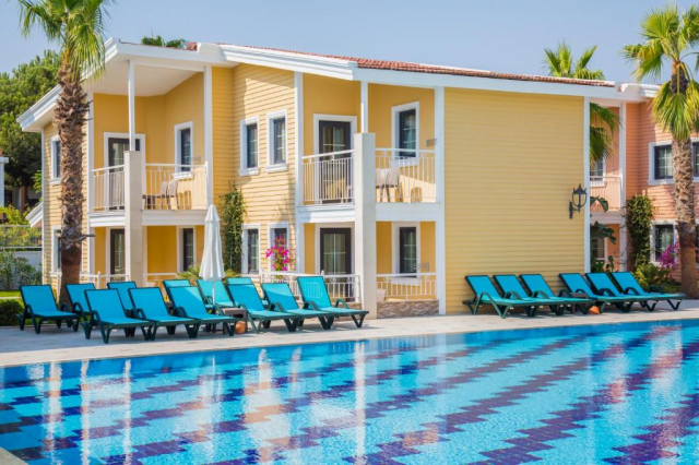 ULTIMELE LOCURI ANTALYA, AVION DIN  BUCURESTI, LA HOTEL CRYSTAL CLUB WORLD OF COLOURS 5*, LA TARIFUL DE 830 EURO/PERSOANA, UAI!