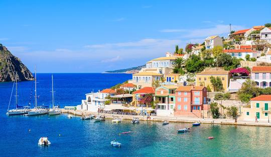 LEFKADA SI INSULELE IONICE, AVION DIN BUCURESTI, LA HOTEL DE 3*, LA TARIFUL DE 730 EURO/PERSOANA, MIC DEJUN!