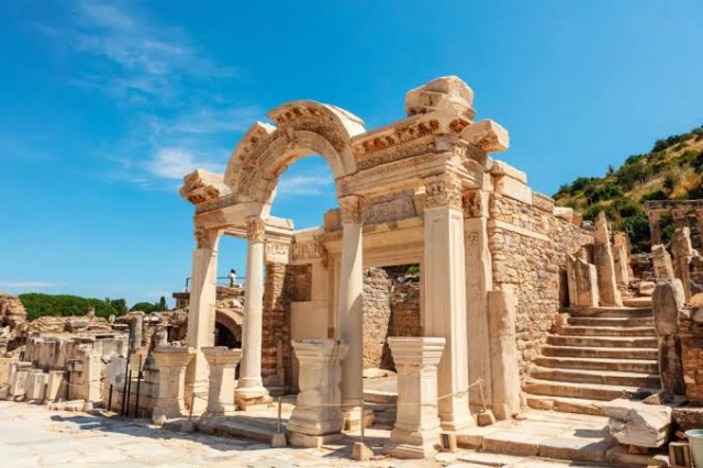 DE LA TROIA LA ISTANBUL&amp; PLAJA LA KUSADASI, AUTOCAR DIN BUCURESTI, LA HOTEL DE 4*, LA TARIFUL DE 535 EURO/PERS, HB!