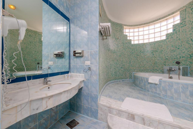 ULTIMELE LOCURI HURGHADA, AVION DIN BUCURESTI, LA HOTEL SIVA GOLDEN BY MAKADI 5*, LA TARIFUL DE 673 EURO/PERS, ALL INCLUSIVE!
