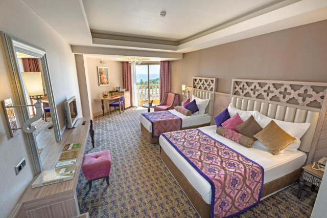ULTIMELE LOCURI ANTALYA, AVION DIN BUCURESTI, LA HOTEL ROYAL ALHAMBRA PALACE 5*, LA TARIFUL DE 1195 EURO/PERS, UAI!