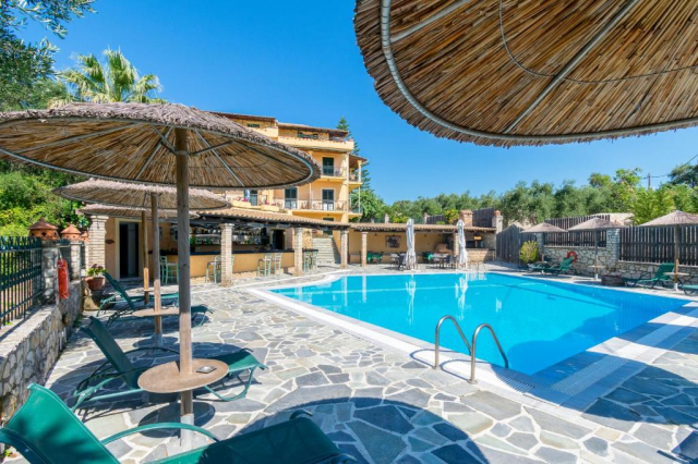 ULTIMELE LOCURI INSULA CORFU VILA YANNIS  ZBOR CHARTER DIN OTOPENI CU TAXE INCLUSE