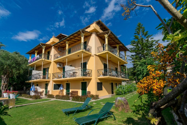 ULTIMELE LOCURI INSULA CORFU VILA YANNIS  ZBOR CHARTER DIN OTOPENI CU TAXE INCLUSE