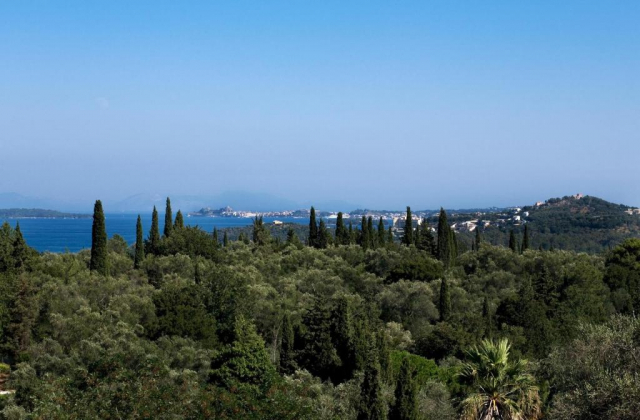 ULTIMELE LOCURI INSULA CORFU VILA YANNIS  ZBOR CHARTER DIN OTOPENI CU TAXE INCLUSE