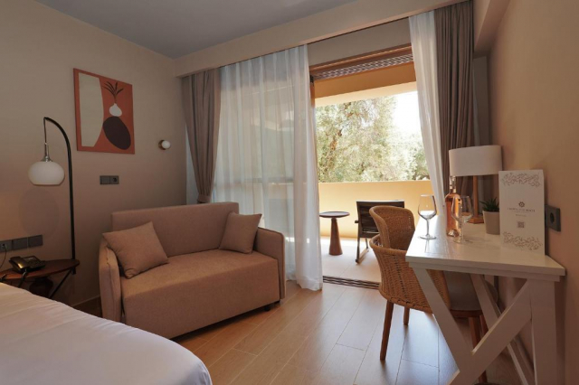 ULTIMELE LOCURI INSULA CORFU IONIAN CROWN  4**** ZBOR CHARTER DIN OTOPENI CU TAXE INCLUSE