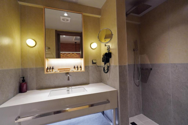 ULTIMELE LOCURI INSULA CORFU IONIAN CROWN  4**** ZBOR CHARTER DIN OTOPENI CU TAXE INCLUSE
