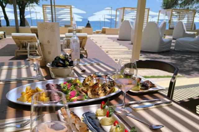 ULTIMELE LOCURI INSULA CORFU IONIAN CROWN  4**** ZBOR CHARTER DIN OTOPENI CU TAXE INCLUSE