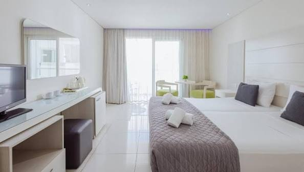 SUPER DEAL CIPRU PLECARE IN 16 AUGUST TASIA MARIS OASIS 4* MIC DEJUN PRET 898 EURO