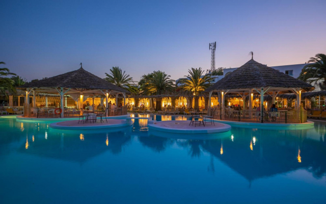 Sejur in Tunisia: 600 euro cazare 7 nopti cu All inclusive+ transport avion+ toate taxele