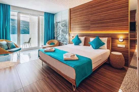 MUNTENEGRU DEAL PLECARE IN 25 AUGUST CARINE HOTEL KUMBOR 4* SUP ALL INCLUSIVE PRET 1280  EURO