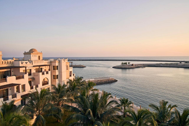 OMAN, AVION DIN BUCURESTI, LA HOTEL FANAR RESIDENCES 5*, LA TARIFUL DE 1385 EURO/PERS, ALL INCLUSIVE!