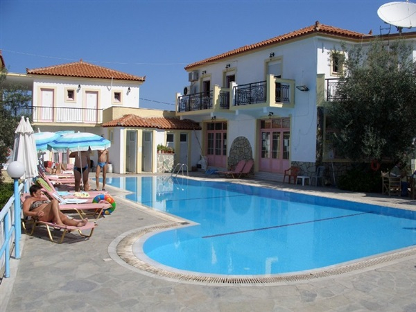 ULTIMELE LOCURI INSULA LESBOS, AVION DIN BUCURESTI, LA SMART VILA, LA TARIFUL DE 349 EURO/PERSOANA!