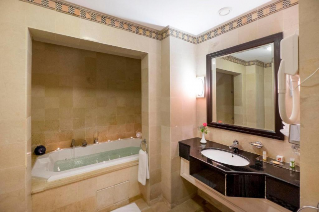 ULTIMELE LOCURI TUNISA, AVION DIN BUCURESTI, LA HOTEL MEDINA SOLARIA THALASO 5*, LA TARIFUL DE 695 EURO/PERS, AI!