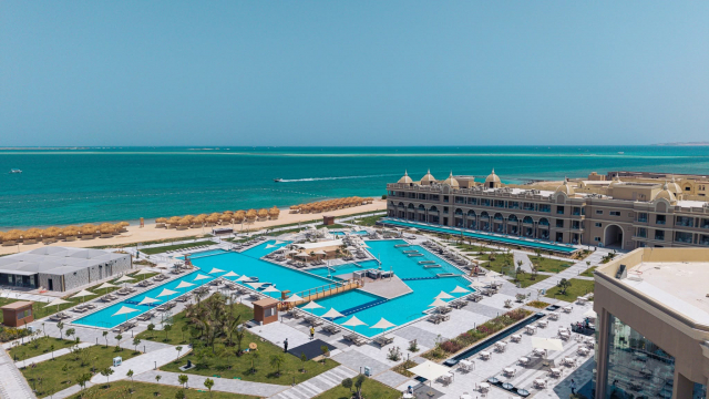 HOTEL NOU - TITANIC PEARL 731  EURO/PERS PLECARE 18.09 DIN IASI, AVION INCLUS 