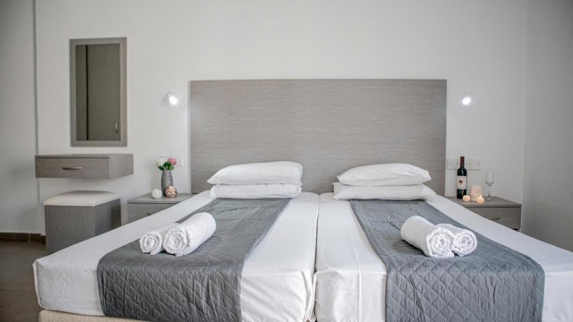 ULTIMELE LOCURI CIPRU, AVION DIN TIMISOARA, LA WINDMILLS APARTAMENTS 3*, LA TARIFUL DE 495 EURO/PERSOANA!