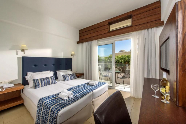 Sejur in Creta: 660 euro cazare 7 nopti cu All inclusive+ transport avion+ toate taxele