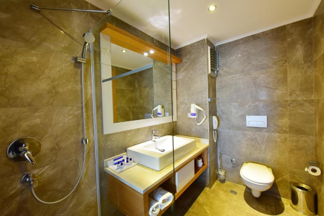 ULTIMELE LOCURI BODRUM, AVION DIN BUCURESTI, LA HOTEL JASMIN BEACH 3*, LA TARIFUL DE 789 EURO/PERSOANA, AI!