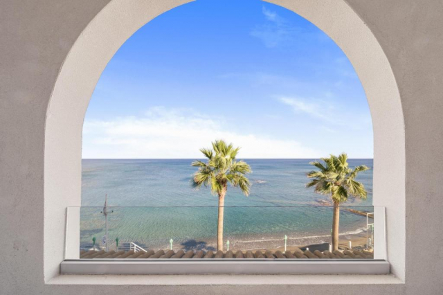 LAST MINUTE GRECIA- CRETA, GLAROS BEACH HOTEL 4*, 7 NOPTI CAZARE CU DEMIPENSIUNE, ZBOR DIN BUCURESTI